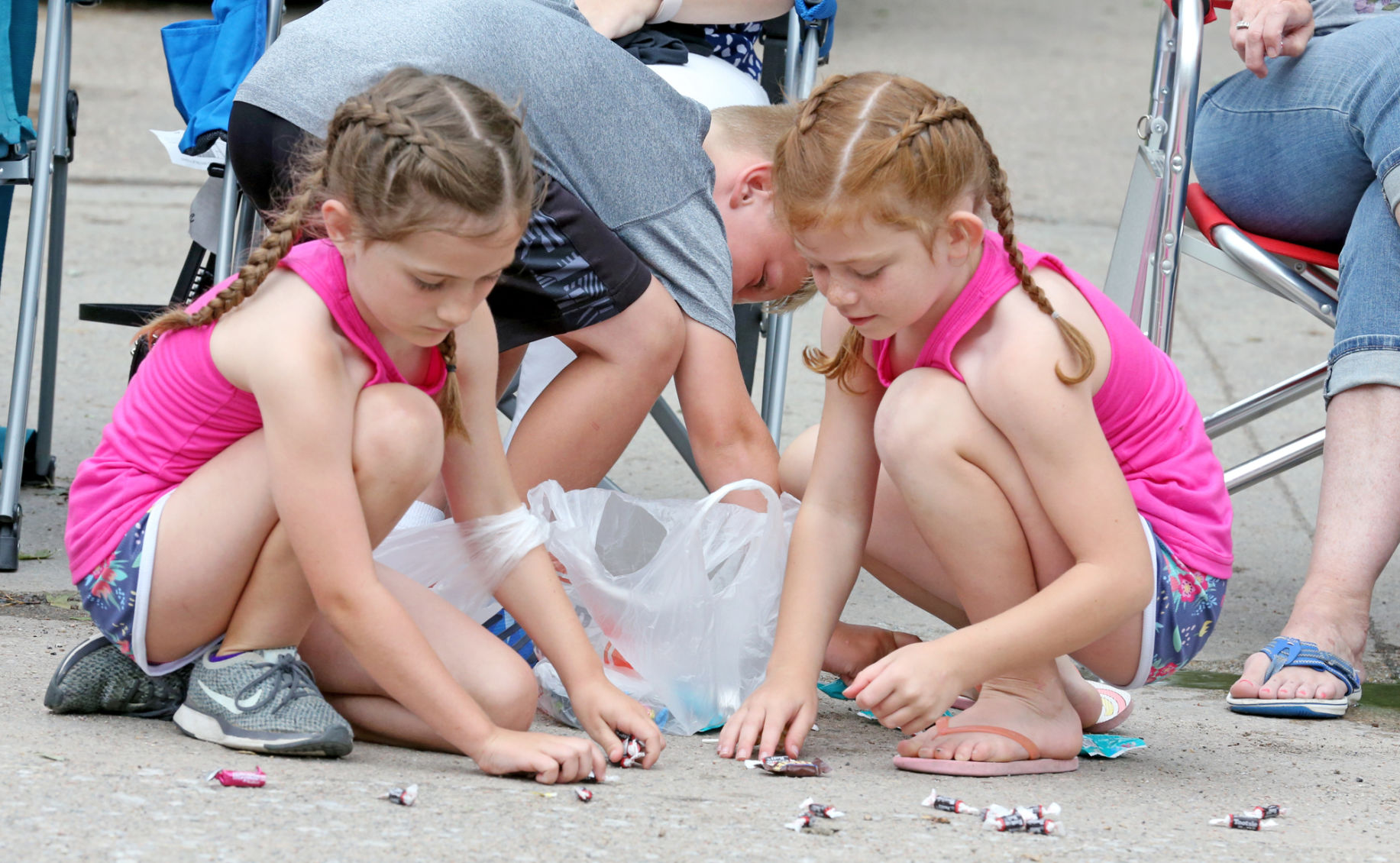 061619_AnnevarParade002_ak.JPG